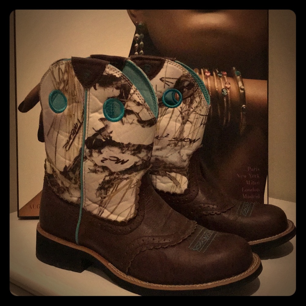 Ariat cowgirl boots brown white teal